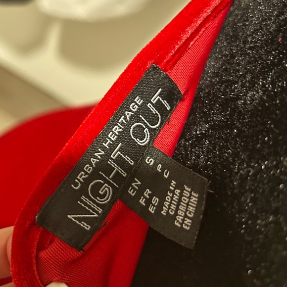 Beautiful red dress with beautiful straps for a night out. Size small. - Picture 5 of 6